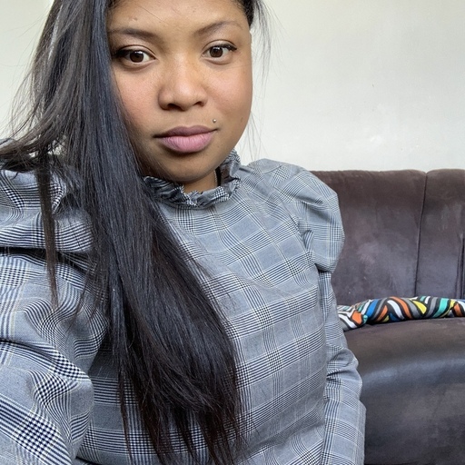 Profile picture of Bijoux R